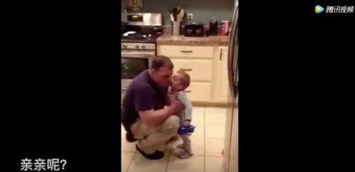 男孩趴下打屁股视频