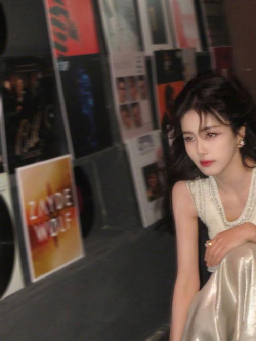 白鹿三搭娱乐爆料视频